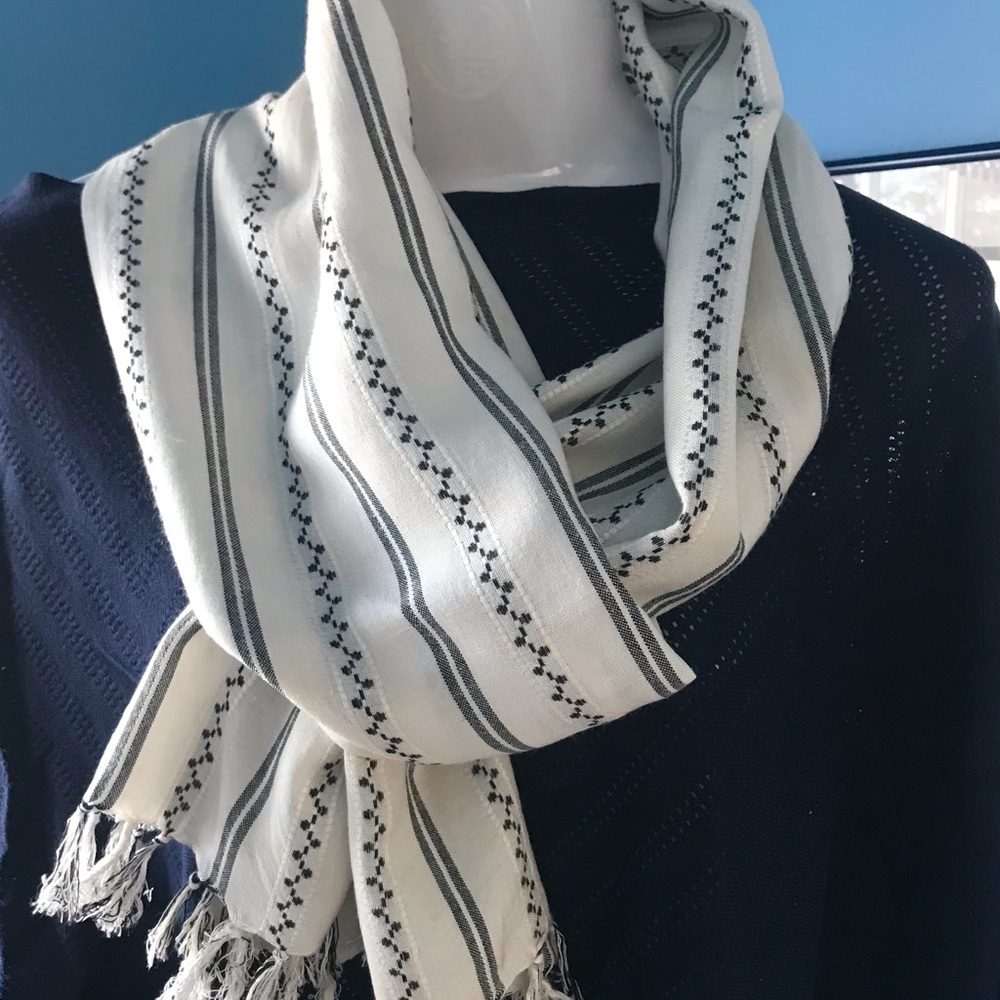 “Honey” White/Black patterned Scarf with fringe.